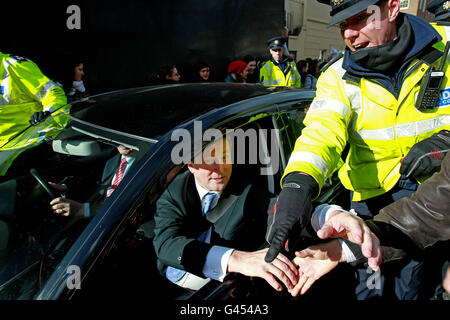 Taoiseach et le chef de fine Gael Enda Kenny se rend à Aras an Uachtarain pour récupérer son sceau de bureau, le premier jour du 31e Dail. Banque D'Images