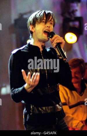 Musique - pâte - 1996. Jarvis Cocker, chanteur principal du groupe britannique Pulp. Banque D'Images