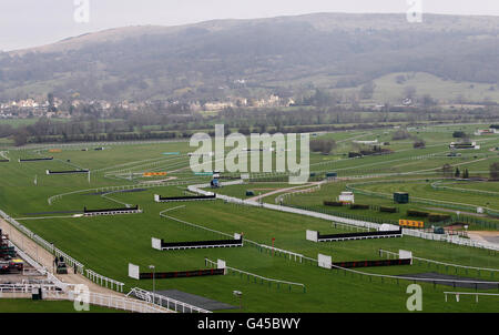 Une vue générale de l'hippodrome de Cheltenham pendant le compte à rebours du festival de Cheltenham à l'hippodrome de Cheltenham à Gloucestershire. Banque D'Images