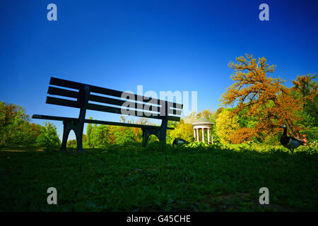 Parc du château de Nymphenburg Munich Allemagne Apollo Temple au printemps Banque D'Images