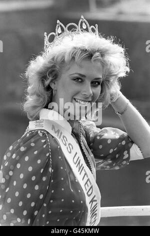 Portant sa couronne, la nouvelle Miss Royaume-Uni Mandy Shires au studio Camden Lock de TV-AM à Londres pour une interview sur le programme "Good Morning Britain". Banque D'Images