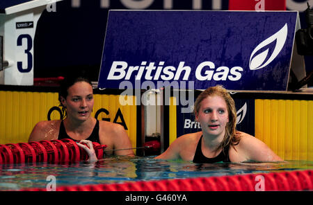 Keri-Anne Payne du métro Stockport (à gauche) et Rebecca Adlington de Nova Centurian Lors des championnats britanniques de natation au gaz au Manchester Aquatic Centre Banque D'Images