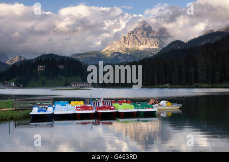 Lago di Misurina est un lac dans les Dolomites italiennes Banque D'Images