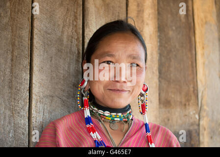 Portrait d'un kayaw (BWE), femme yosapra, village de l'État de Kayah, myanmar Banque D'Images