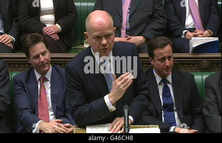 Le secrétaire aux Affaires étrangères William Hague s’adresse à la Chambre des communes de Londres, où les députés ont débattu de l’action militaire menée contre la Libye. Banque D'Images
