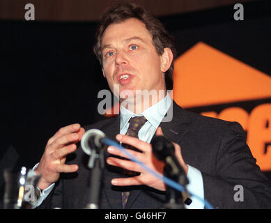 Leader du travail Tony Blair s'adresse aux participants au lancement de l'NCH Action for Children's House nos jeunes campagne de 2000 au Methodist Central Hall de Westminster, Londres, aujourd'hui (lundi). Photo par Neil Munns/PA. Banque D'Images