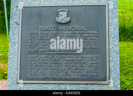 Houesville, Normandie, France - Mémorial au Brigadier-général Don Forester Pratt, sous-commandant divisionnaire de la Division de 101e Banque D'Images