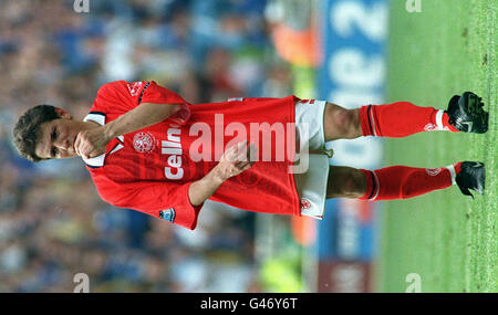 La star du Middlesbrough Juninho quitte le terrain de Wembley hier (samedi) après son côté relégué où battu 2-0 dans la finale de coupe FA. Photo d'Owen Humphreys/PA. Banque D'Images