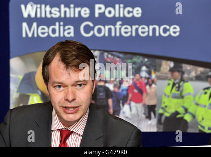 Le surintendant des détectives Steve Fulcher de la police de Wiltshire lors d'une conférence de presse au poste de police de Gablecross à Swindon concernant l'identité du corps trouvé près d'Eastleach. Banque D'Images