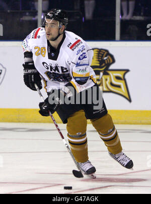 Hockey sur glace - Elite Ice Hockey League - 2011 Play offs - final - Cardiff Devils v Nottingham Panthers - Capital FM Arena. Gillaume Lepine, Nottingham Panthers Banque D'Images