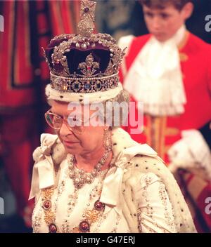 NPA rota photo par Nigel Wright/l'enregistrement et la Reine se rend à la Chambre des Lords avant son discours Banque D'Images