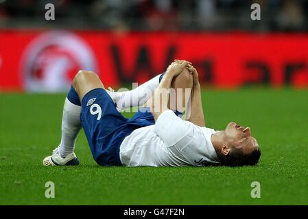 Football - International friendly - Angleterre v Ghana - Stade Wembley. Phil Jagielka, en Angleterre, est blessé par terre Banque D'Images