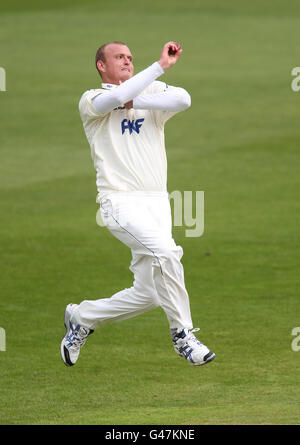 Cricket - amical - Premier jour - le Nottinghamshire contre Surrey - Trent Bridge. Luke Fletcher, le tinghamshire Banque D'Images