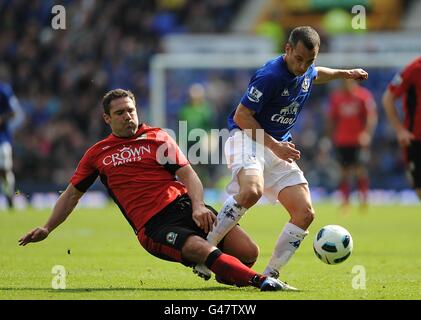 Soccer - Barclays Premier League - Everton / Blackburn Rovers - Goodison Park.David Dunn de Blackburn Rovers (à gauche) et Leon Osman (à droite) d'Everton se battent pour le ballon Banque D'Images