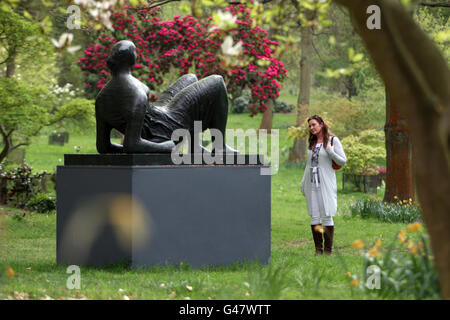 Sculptures de Henry Moore Banque D'Images