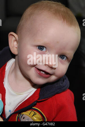 Michael Redmond, 13 mois, de Donabate Co. Dublin, qui a déclenché l'examen national des erreurs de diagnostic de fausse couche de HSE, qui a été publié aujourd'hui à l'hôpital du Dr Steeven à Dublin. Banque D'Images