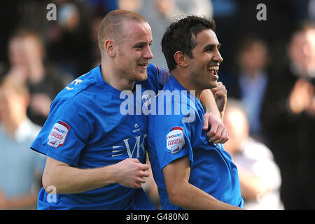 Jack Lester, de Chesterfield, célèbre le but d'ouverture lors du match de la npower League Two au stade B2Net, à Chesterfield. Banque D'Images