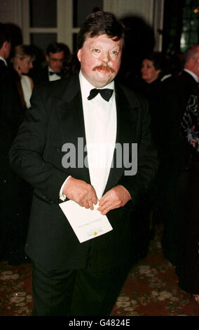 PA NEWS Guerre des Malouines HÉROS SIMON WESTON ARRIVANT À L'hôtel Grosvenor House à Londres de Park Lane POUR LA ROYAL TELEVISION SOCIETY AWARDS Banque D'Images