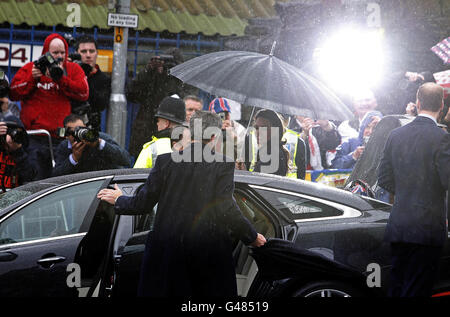 Kate Middleton arrive à Darwen, dans le Lancashire, où elle effectuera son dernier engagement officiel avec le prince William avant leur mariage. Banque D'Images