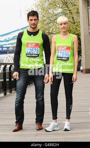 Athlétisme - Marathon Virgin London 2011 - The Tower Hotel.David Gandy et Agyness Deyn qui seront en compétition dimanche au marathon de Virgin London, vu au Tower Hotel de Londres. Banque D'Images