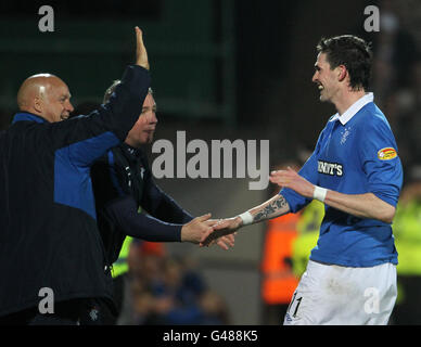 Kyle Lafferty, de Ranger, célèbre son quatrième but avec ses assistants Kenny McDowall (à gauche) et Ally McCoist lors du match de la Clydesdale Bank Scottish Premier League à Tannadice Park, Dundee. Banque D'Images