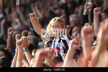 Football - Barclays Premier League - West Bromwich Albion / Aston Villa - The Hawthorns. Un jeune fan de West Bromwich Albion dans les stands Banque D'Images