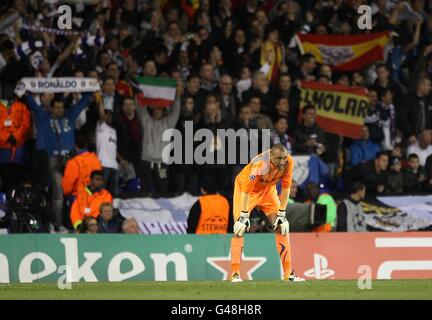 Football - UEFA Champions League - quart de finale - deuxième étape - Tottenham Hotspur v Real Madrid - White Hart Lane.Le gardien de but de Tottenham Hotspur Heurelho Gomes est abattu après avoir concédé le but d'ouverture du jeu par Cristiano Ronaldo du Real Madrid Banque D'Images