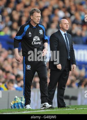 Soccer - Barclays Premier League - Everton / Blackburn Rovers - Goodison Park.Steve Kean (à droite) et David Moyes (à gauche), directeur d'Everton, sur la ligne de contact Banque D'Images