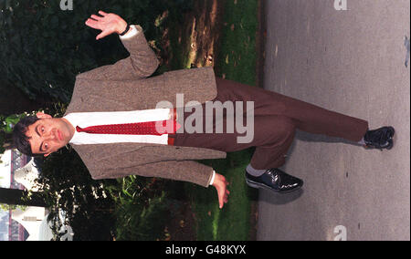 M. Bean, alias Rowan Atkinson, à Londres aujourd'hui (mardi) pour lancer son nouveau film "Bean - The Ultimate Disaster Movie", qui a été présenté en première au Royaume-Uni le mardi 5 août. Voir l'histoire de PA SHOWBIZ Bean. Photo de John Stillwell/PA Banque D'Images