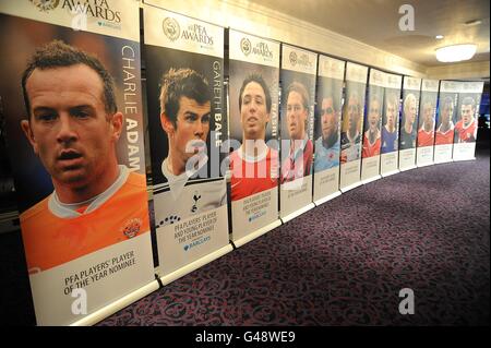 Vue générale des photos de la nominité dans les arrivées salle du PFA Player of the Year Awards 2011 Au Grosvenor House Hotel Banque D'Images