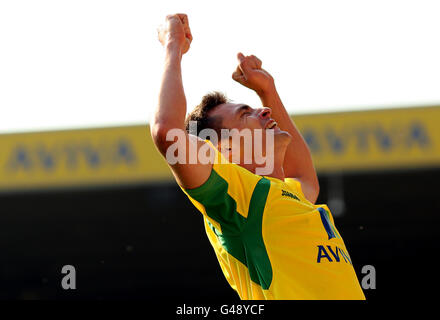 Russell Martin, de Norwich City, rend hommage à l'équipier Simeon Jackson objectif de gain de temps de blessure Banque D'Images