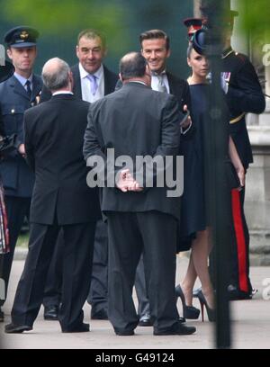 David et Victoria Beckham arrivent à l'abbaye de Westminster avant le mariage entre le prince William et Kate Middleton. Banque D'Images