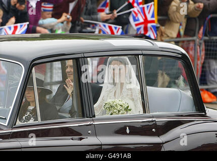 Kate Middleton se rend à l'abbaye de Westminster pour son mariage avec le prince William. Banque D'Images