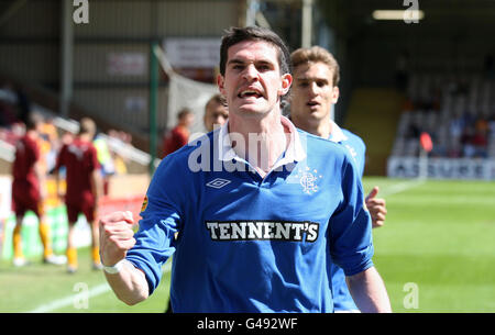 Kyle Lafferty des Rangers célèbre le but d'ouverture lors du match de la Clydesdale Bank Scottish Premier League à Fir Park, Motherwell. Banque D'Images