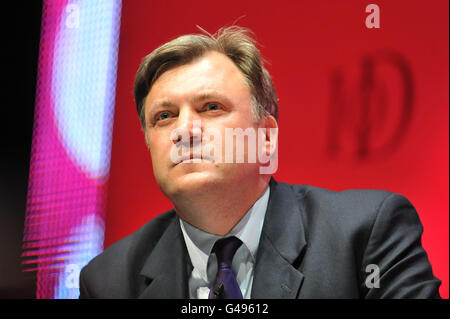 Ed Balls, chancelier de l'ombre, s'adresse au congrès annuel de l'Institut des directeurs à l'O2 Arena de Londres. Banque D'Images