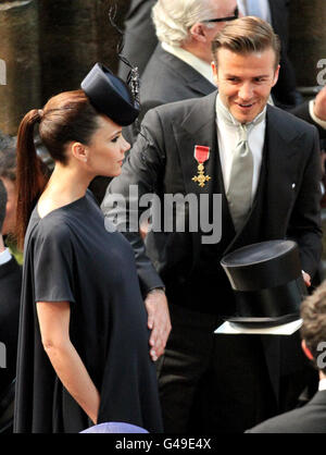 David et Victoria Beckham arrivent à l'abbaye de Westminster pour le mariage du prince William et de Kate Middleton. Banque D'Images