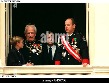 PA NEWS PHOTO : 19/11/97 : N'utilisez que le Prince Rainier et le Prince Albert 19 Novembre à Monaco Monaco lors des cérémonies de la fête nationale. Banque D'Images