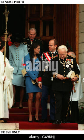 PA NEWS PHOTO : 19/11/97: UK USE ONLY Prince Albert, Princess Stephanie et Prince Rainier, 19 novembre à Monaco lors des cérémonies de la fête nationale de Monaco. Banque D'Images