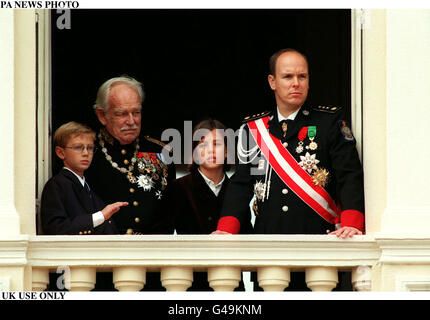 PA NEWS PHOTO : 19/11/97 : N'utilisez que le Prince Rainier et le Prince Albert, 19 novembre à Monaco Monaco lors des cérémonies de la fête nationale. Banque D'Images