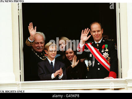 PA NEWS PHOTO : 19/11/97 : N'utilisez que le Prince Rainier et le Prince Albert 19 Novembre à Monaco Monaco lors des cérémonies de la fête nationale. Banque D'Images