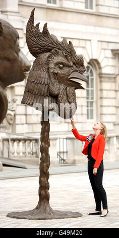 Kristina McLean, de Londres, voit la première sculpture en plein air d'ai Weiwei exposée à Londres, « Circle of Animals/Zodiac Heads », dans la cour historique de Somerset House. Banque D'Images