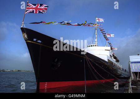 Le yacht royal Britannia dans le port de Portsmouth avant sa cérémonie de versement plus tard aujourd'hui, quand elle sera à la retraite en présence d'au moins 14 membres de la famille royale. La reine Elizabeth II sera la dernière royale à quitter le navire. Banque D'Images