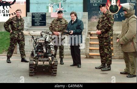 ULSTER robot George Robertson Banque D'Images