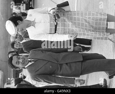 Fichier de bibliothèque 196577-146, daté du 27.7.81. Prince héritier - maintenant empereur - Akihito, avec sa femme princesse Michiko : L'empereur et l'impératrice du Japon effectuera une visite d'État en Grande-Bretagne du mardi 26 mai au vendredi 29 mai de l'année prochaine, la première visite d'État en Grande-Bretagne de l'empereur Akihito, qui succéda à son père, l'empereur Hirohito, décédé en 1989. Voir PA Story ROYAL Japan. /PA **N/B UNIQUEMENT.** Banque D'Images