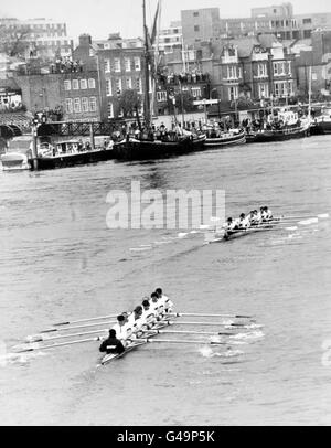 Aviron - La 132e Course de bateau - Université d'Oxford v Cambridge University Banque D'Images