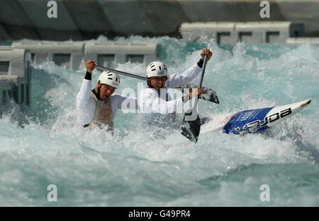 David Florence et Richard Hounslow en Grande-Bretagne en action dans le canot C2 de la mens lors de la sélection de slalom de l'équipe GB au parc aquatique Lee Valley White Water Park, Middlesex. Banque D'Images