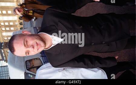 L'ancien chanteur du East 17 Brian Harvey arrive ce matin au tribunal de la Couronne de Southwark (jeudi) pour des accusations de GBH. Photo de Stefan Rousseau. REGARDEZ L'HISTOIRE DES PA. Banque D'Images