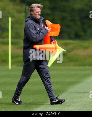 Football - Celtic Training - Centre de formation Lennoxtown.Johan Mjallby, assistant du Celtic, pendant la session de formation au centre de formation de Lennoxtown, Glasgow. Banque D'Images