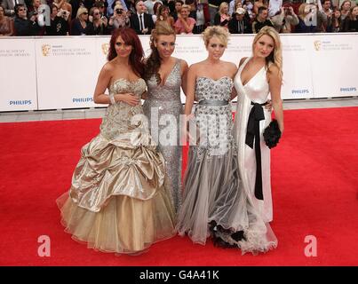 Le seul moyen est d'Essex Girls (de gauche à droite) Amy Childs, Lauren Goodger, Lydia Rose Bright et Sam Faires arrivant pour les Philips British Academy Television Awards à la Grosvenor House, 90 Park Lane, Londres. Banque D'Images