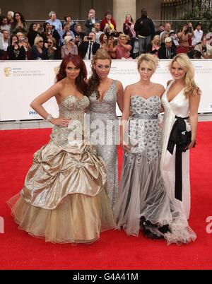 Le seul moyen est d'Essex Girls (de gauche à droite) Amy Childs, Lauren Goodger, Lydia Rose Bright et Sam Faires arrivant pour les Philips British Academy Television Awards à la Grosvenor House, 90 Park Lane, Londres. Banque D'Images